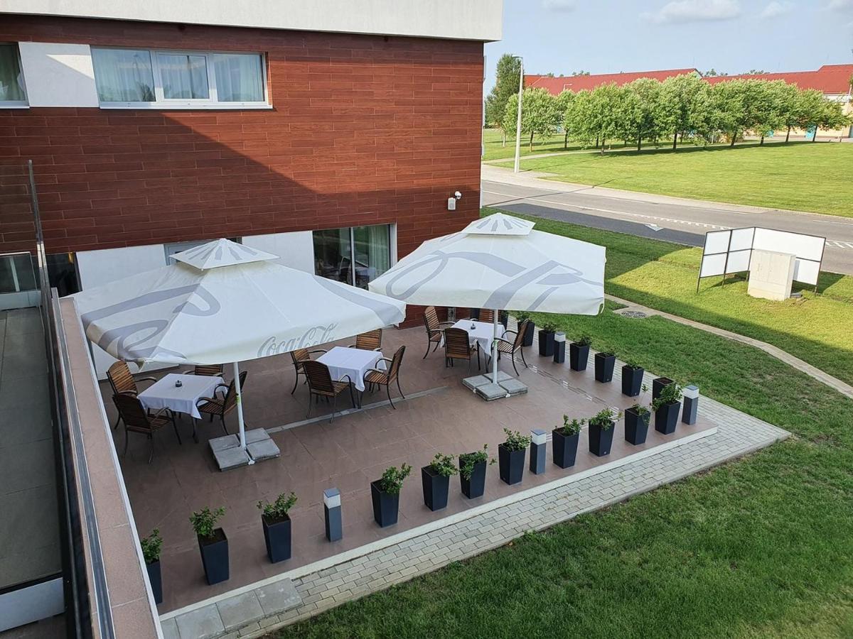 Outlet Hotel Polgár Extérieur photo