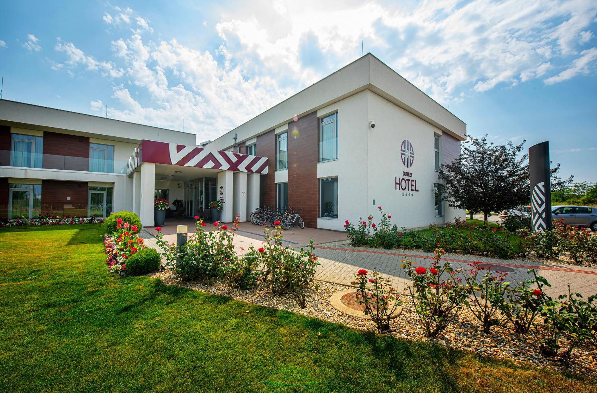 Outlet Hotel Polgár Extérieur photo