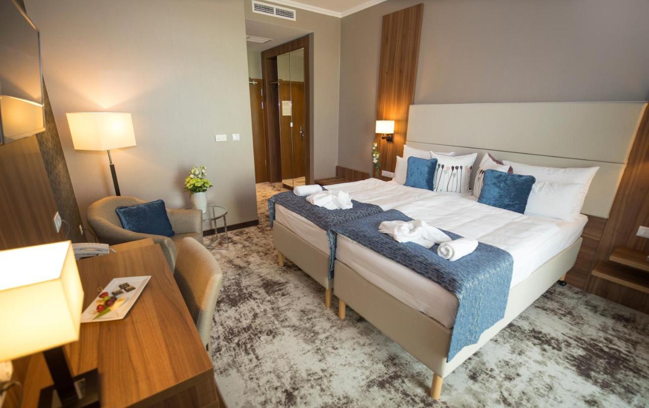 Outlet Hotel Polgár Extérieur photo