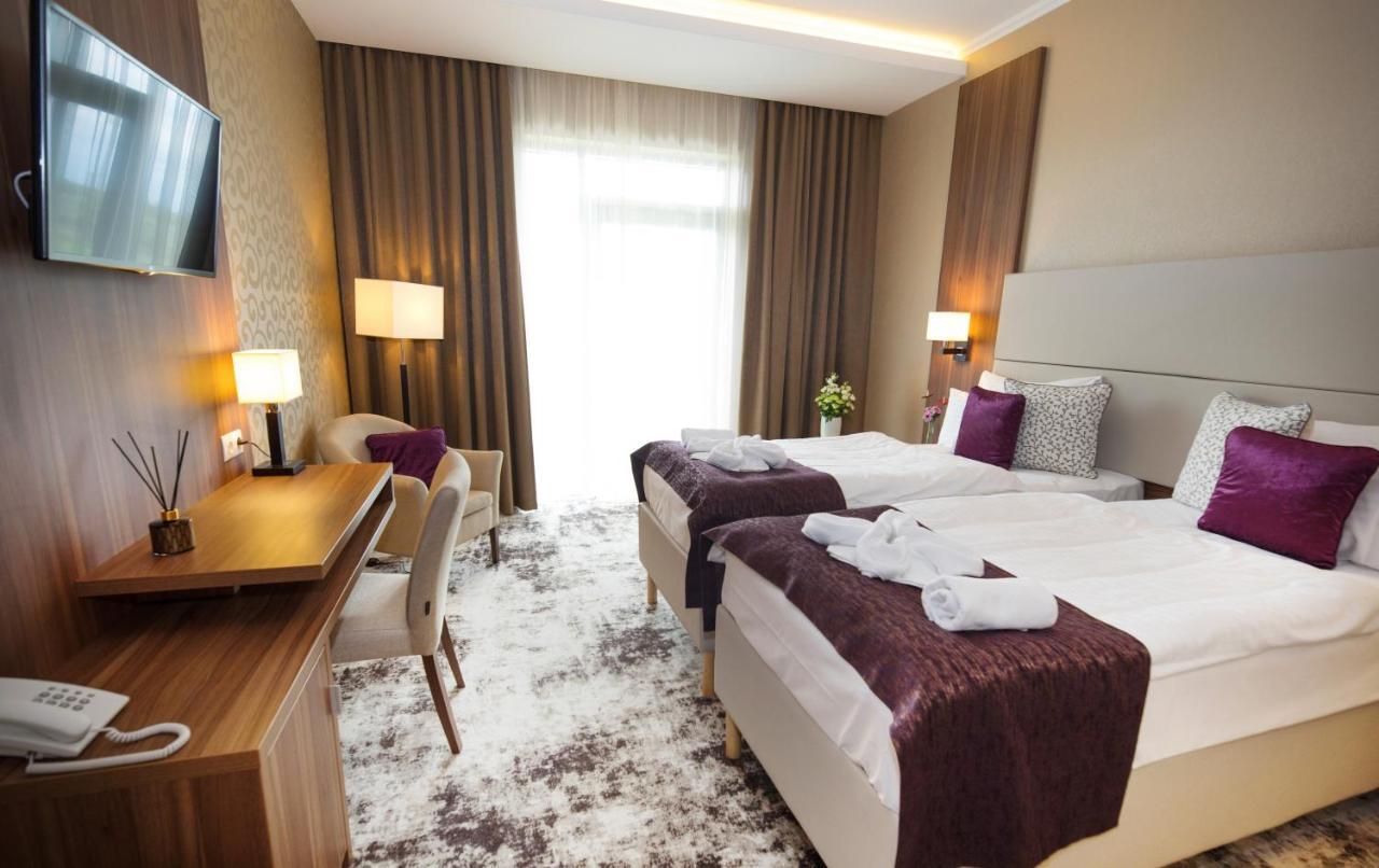 Outlet Hotel Polgár Extérieur photo